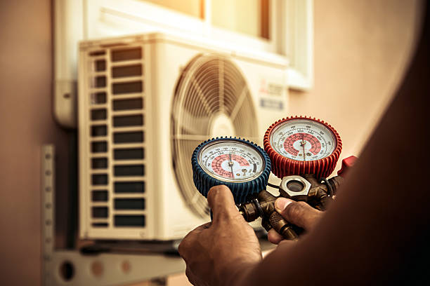 Professional Heat Pump Repair technician working in Pleasant Hill, IA